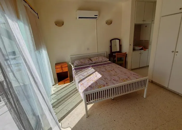 Nerina Kato 파포스