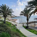 فيلة Nerina Kato *