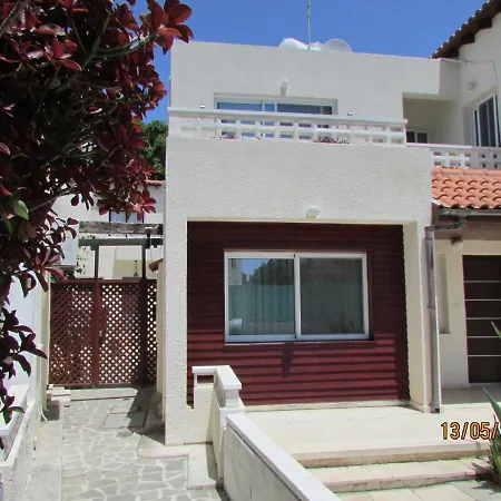 Nerina Kato Vila Paphos